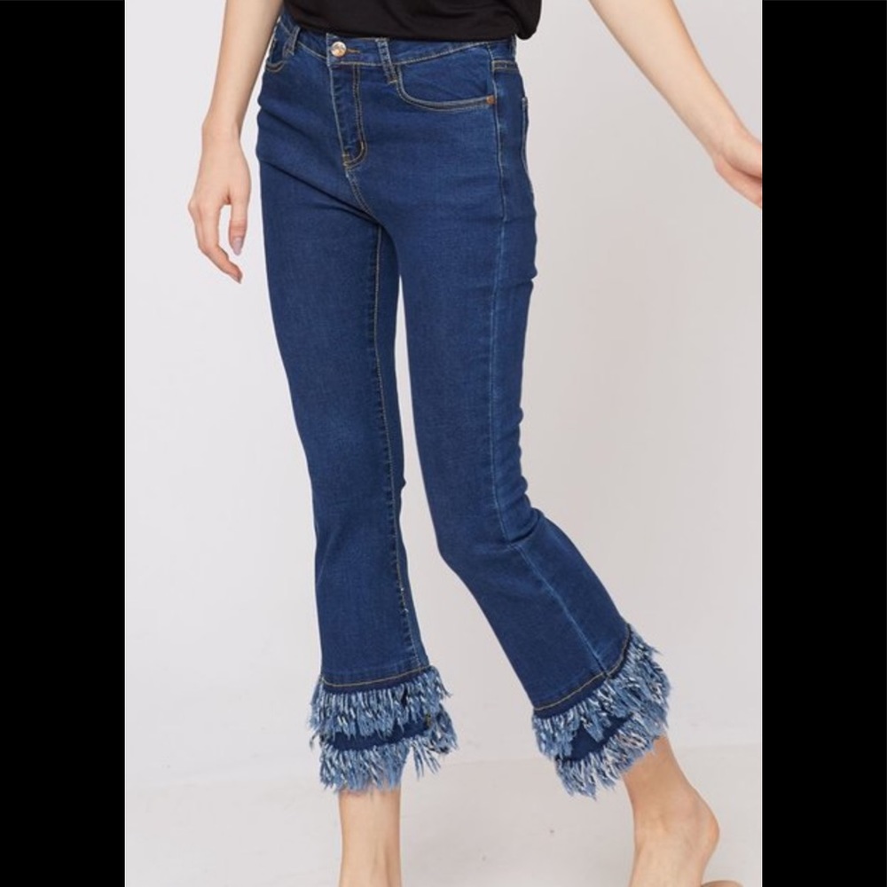 🌟SALE🌟Frayed Hem Capri - Picture 3 of 7